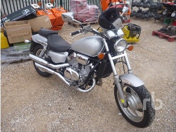 Honda VF750C MAGNA - Motocykl