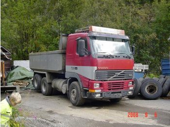 VOLVO  - Plachtový nákladní auto