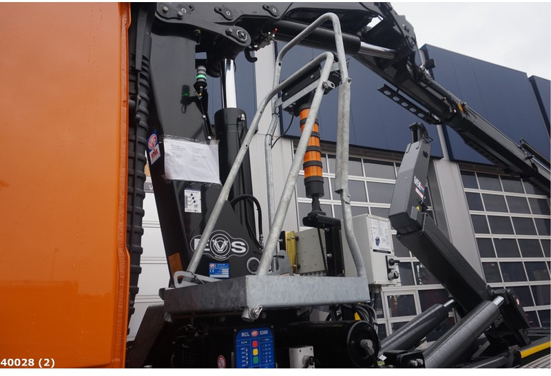 Hákový nosič kontejnerů, Auto s hydraulickou rukou Volvo FM 420 8x2 HMF 28 ton/meter laadkraan: obrázek 8