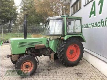 Traktor Fendt FARMER 102 S: obrázek 1