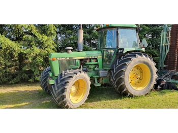 Traktor John Deere 4240S: obrázek 1